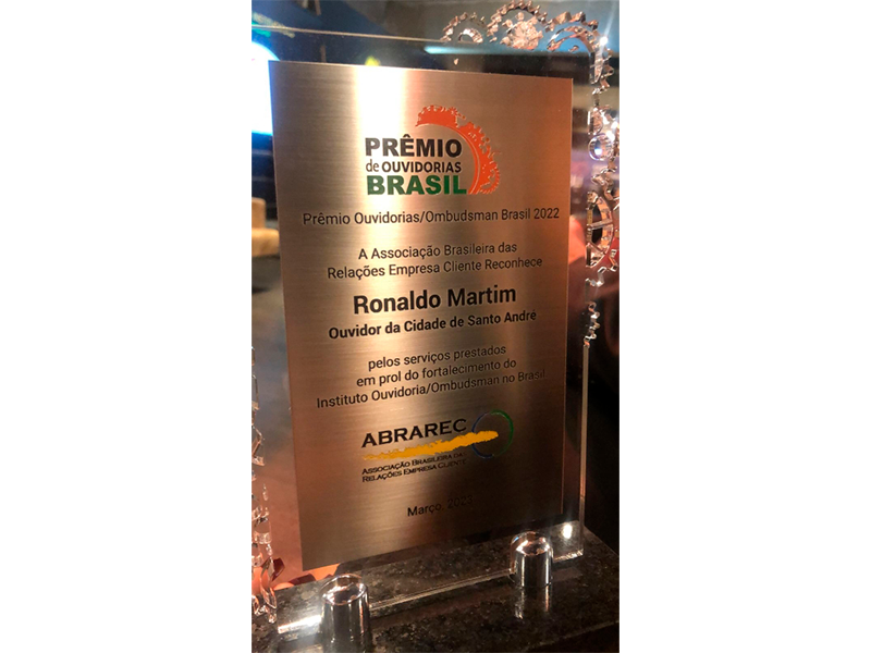 No momento, você está visualizando Ouvidor de Santo André recebe prêmio Ouvidoria Brasil 2022