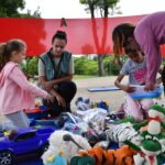 Semasa realiza Feira de Troca de Brinquedos neste domingo no Parque Central