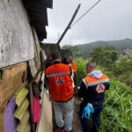Operação preventiva interdita residências com risco de deslizamento no Jardim Santo André
